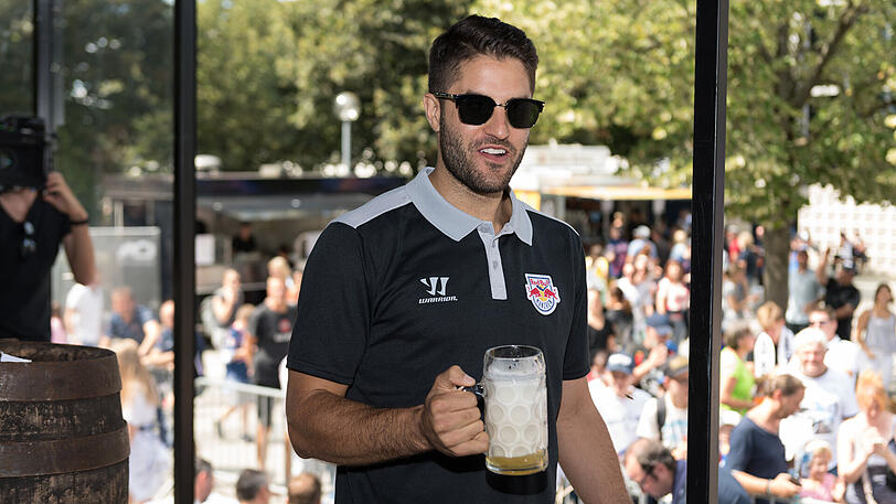 Das mit dem Zapfen muss Neuzugang Justin Shugg noch üben...