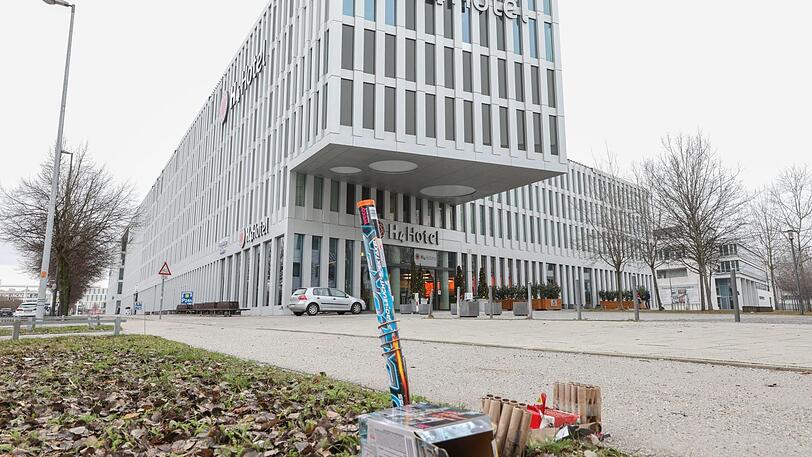 Die Polizei ermittelt nun, wer die Rakete in dem Hotel abgefeuert hat.