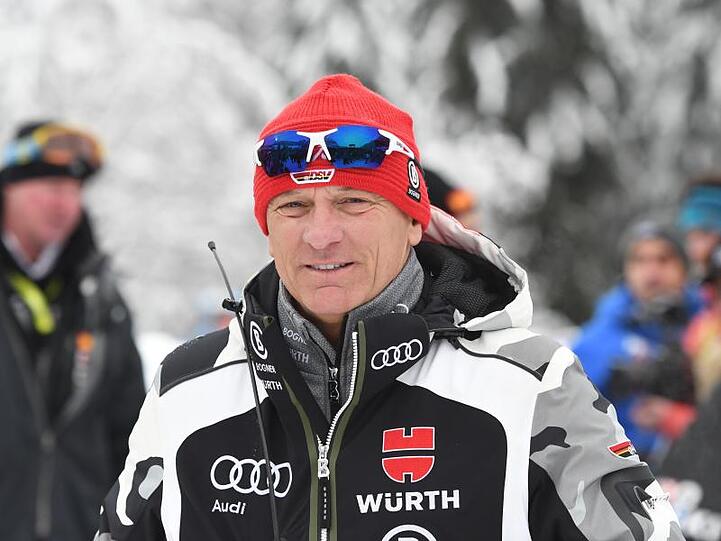 Maier steht beim Riesenslalom des Ski alpin Weltcups im Zielraum. Foto: Maximilian Haupt/dpa/Archivbild