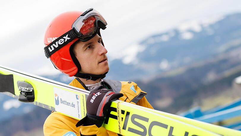 Karl Geiger landet bei der Qualifikation auf Platz 2.