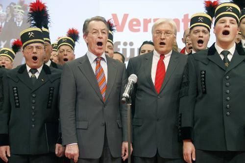 Vereint im Gesang: Franz Müntefering, Frank-Walter Steinmeier.