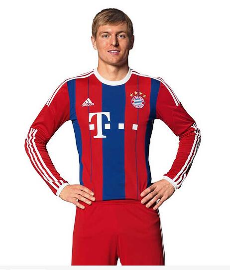 Rot-Blaue Streifen, "Mia san Mia" im Nacken: Das neue Heimtrikot des FC Bayern. Die Bilder...