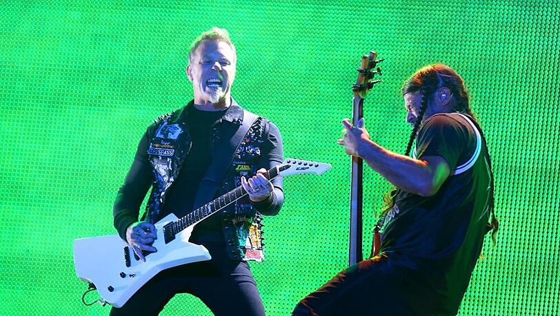 Metallica-Frontman James Hetfield und Basser Rob Trujilo bei einem Auftritt in New Orleans Metallica-Frontman James Hetfield und Basser Rob Trujilo bei einem Auftritt in New Orleans