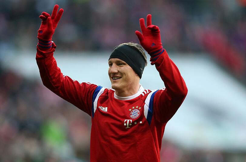 Bastian Schweinsteiger ist wieder da! Der FCB-Profi spielte erstmals in einem Pflichtspiel seit dem WM-Finale von Rio.