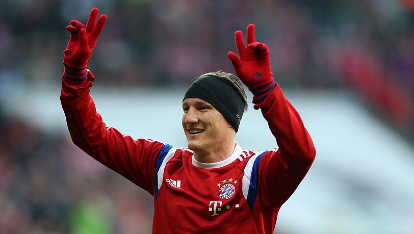 Bastian Schweinsteiger ist wieder da! Der FCB-Profi spielte erstmals in einem Pflichtspiel seit dem WM-Finale von Rio. Bastian Schweinsteiger ist wieder da! Der FCB-Profi spielte erstmals in einem Pflichtspiel seit dem WM-Finale von Rio.