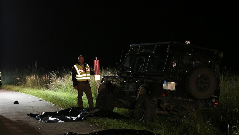 In Ansbach sind zwei Teenager von einem Geländewagen überfahren worden.