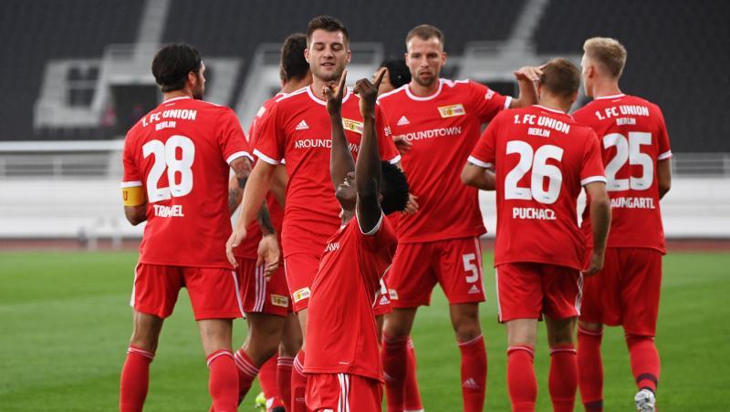 Unions Spieler feiern gemeinsam, nachdem Taiwo Awoniyi (vorne) zur 1:0-Führung getroffen hat.