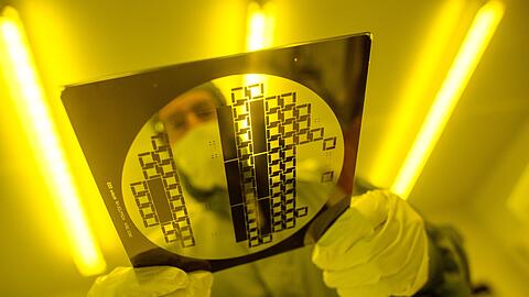 Kommt es nach den auf Eis gelegten Plänen von Intel doch noch zum Bau einer Chip-Fabrik bei Magdeburg? (Archivbild)