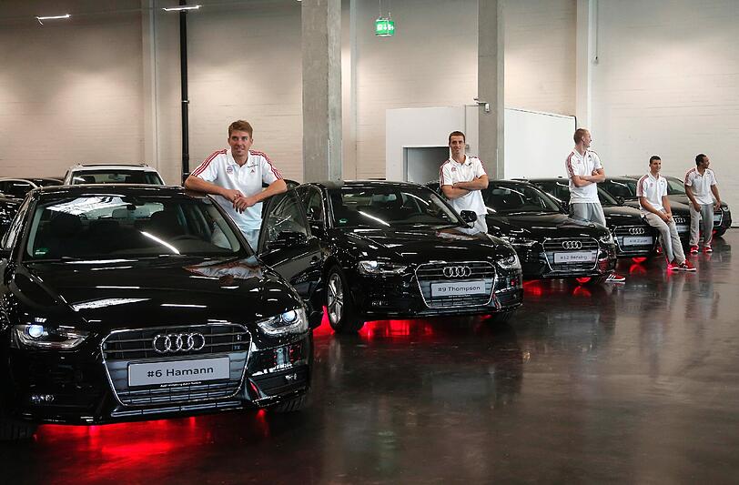 Am Montag erhielten die Spieler von Trainer Svetislav Pesic im Audi Gebrauchtwagen-Zentrum ihre neuen Dienstwagen.