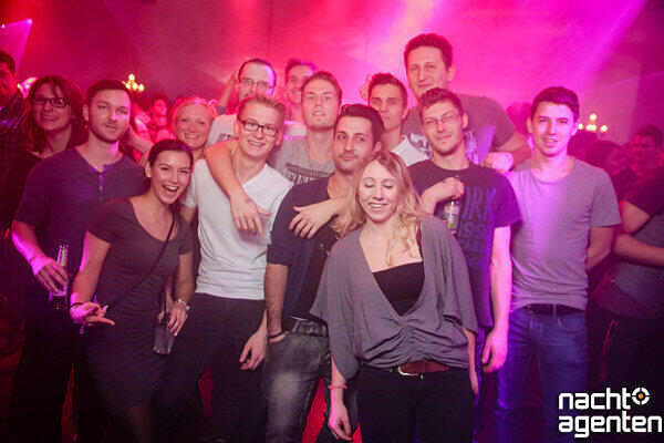 Auch an den Weihnachtsfeiertagen hatte der Neuraum geöffnet. Klicken Sie sich durch die Partybilder vom 24. und 25. Dezember.
