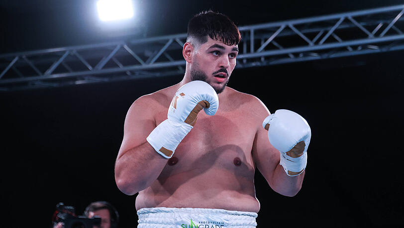 Schlagfertig: Boxer Granit Shala. Schlagfertig: Boxer Granit Shala.
