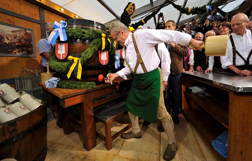 Seit 1993 ist Christian Ude Oberbürgermeister in München - und somit auch der, der jedes Jahr das erste Bierfass auf der Wiesn "o'zapft".
