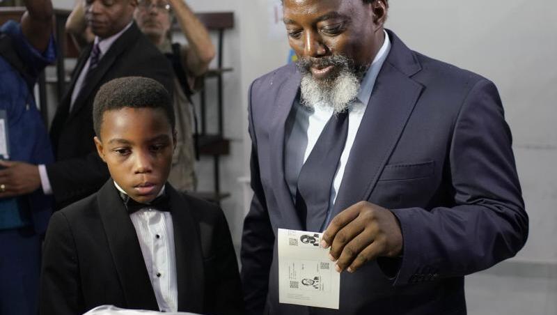 Der kongolesische Präsident Joseph Kabila bei seiner Stimmabgabe in Kinshasa. Der kongolesische Präsident Joseph Kabila bei seiner Stimmabgabe in Kinshasa.