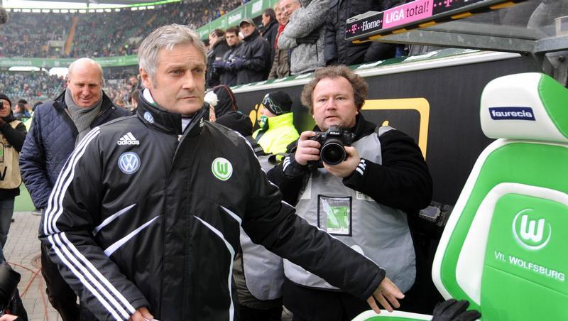 Armin Veh (l) muss seinen Platz beim VfL Wolfsburg räumen. Armin Veh (l) muss seinen Platz beim VfL Wolfsburg räumen.
