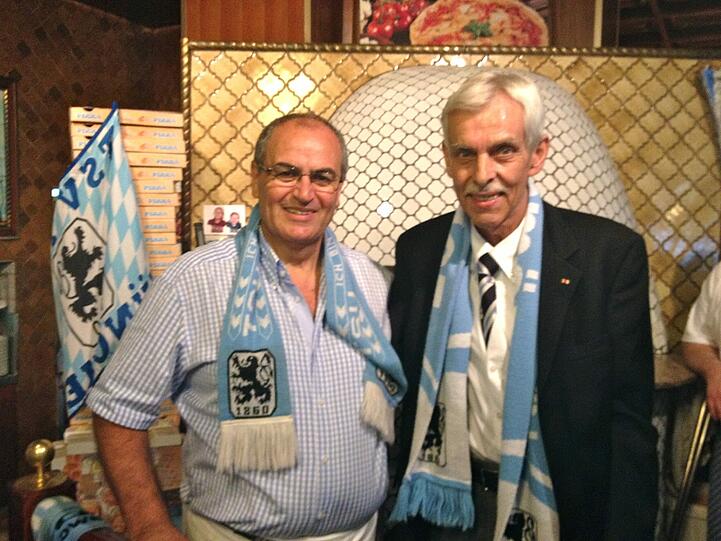 Pizzabäcker Raffaele Gargiulo und Löwen-Präsident Dieter Schneider