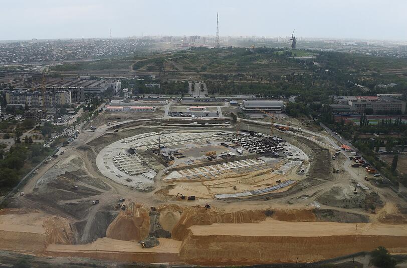 Die Baustelle des zukünftigen WM-Stadions in Wolgograd (Russland). In der Stadt an der Wolga werden bei der Fußball WM 2018 hier dann Spiele ausgetragen