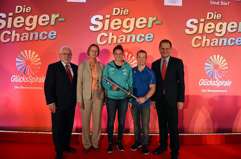 Erwin Horak (Glücksspiarale), Friedericke Sturm (Chefin Lotto Bayern), Skispringerin Carina Vogt, Kunstturner Fabian Hambüchen und Alfons Hörmann, DOSB-Präsident.