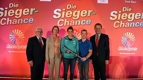 Erwin Horak (Glücksspiarale), Friedericke Sturm (Chefin Lotto Bayern), Skispringerin Carina Vogt, Kunstturner Fabian Hambüchen und Alfons Hörmann, DOSB-Präsident.