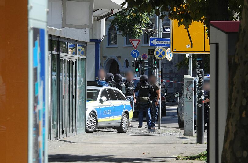 Die Polizei hatte den Bereich rund um das Restaurant abgesperrt.