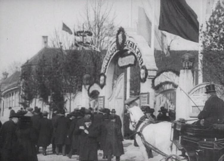 1914: Die Menschen treibt's aufs Starkbierfest im Salvatorbräu.