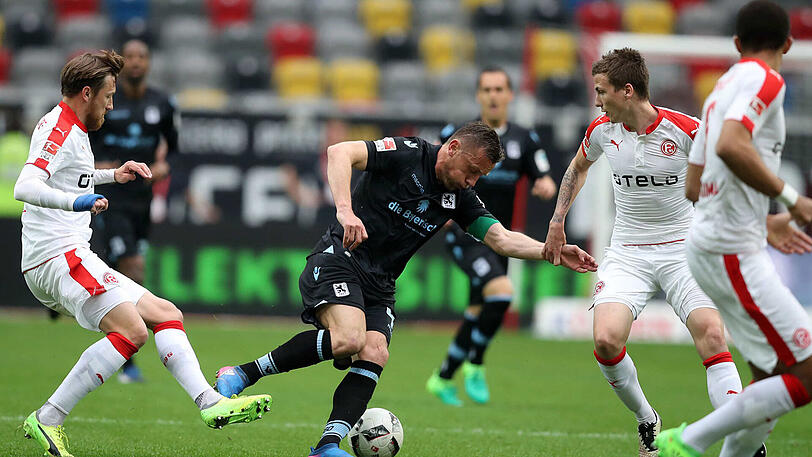 IVICA OLIC - NOTE: 4.Erste Halbchance, als er vor Rensing am Ball war, aber nicht mehr zum Abschluss kam. Gute Chance zum 2:0, scheiterte aber an Rensing. Insgesamt nahm er zu wenig am Spielgeschehen teil und verließ den Rasen als erster Löwe.