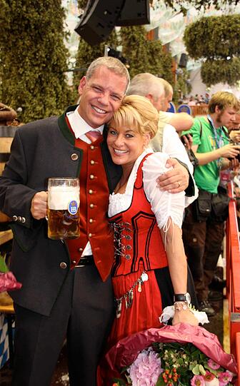 Führen gemeinsam das Hofbräu Festzelt auf der Wiesn: Die Geschwister Friedrich "Ricky" Steinberg und Silja Schrank-Steinberg.