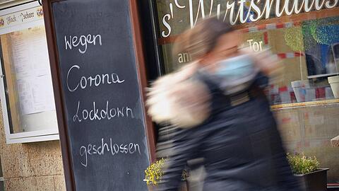 Etwa in der Gastro gibt es weniger Ausbildungsplätze als früher. In anderen Bereichen steigen die Job-Chancen sogar. (Symbolbild)