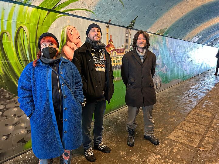 Vernissage im Radl-Tunnel: Am Dienstag weihten Miriam Frank, Flin und  Loomit ihr neuestes Kunstwerk ein.