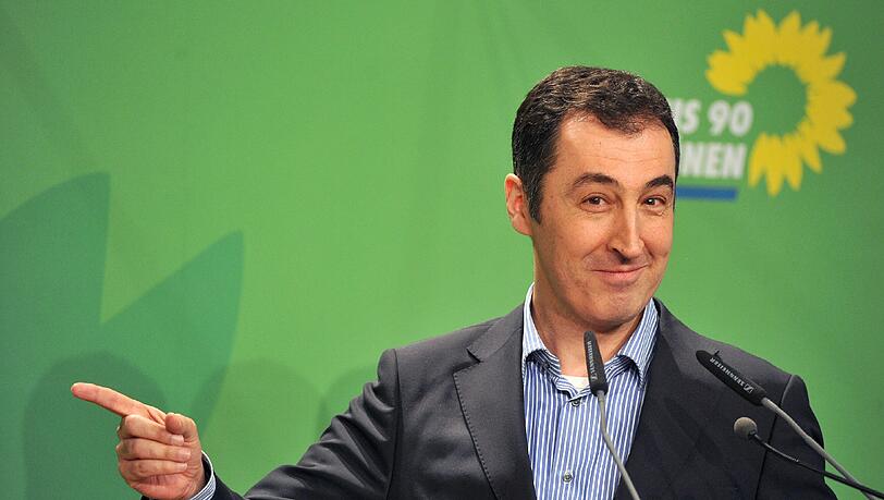 Ernstere Töne kamen vom Grünen-Bundesvorsitzende Cem Özdemir: «Die eigentlichen Probleme haben nicht wir. Die eigentlichen Probleme haben die Bürgermeister in Libanon, die Bürgermeister in Jordanien, die Bürgermeister im Osten der Türkei. Die würden sich die Probleme, die wir hier haben, wünschen.» Ernstere Töne kamen vom Grünen-Bundesvorsitzende Cem Özdemir: «Die eigentlichen Probleme haben nicht wir. Die eigentlichen Probleme haben die Bürgermeister in Libanon, die Bürgermeister in Jordanien, die Bürgermeister im Osten der Türkei. Die würden sich die Probleme, die wir hier haben, wünschen.»