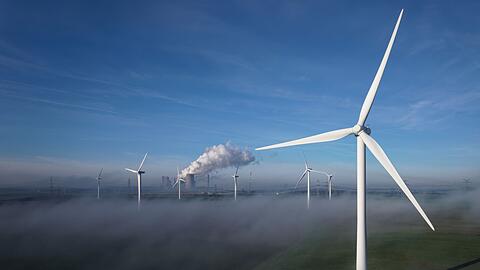 Windenergie, Solarstrom ... Die Energiekrise k&ouml;nnte laut der Internationalen Energieagentur eine Chance f&uuml;r die Energiewende darstellen.