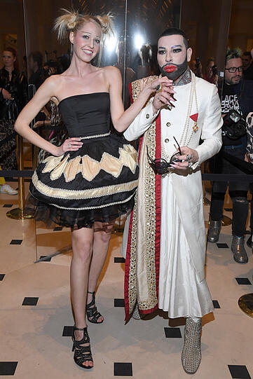 Harald Glööckler mit seiner Muse Beatrice Turin bei der Show von Anja Gockel.