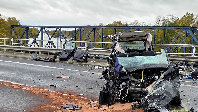Ein Mann schwebt nach dem Unfall weiter in Lebensgefahr, eine Frau ist schwer verletzt.