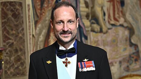 K&ouml;nig Haakon wird dem Sarg seines verstorbenen Vaters folgen.