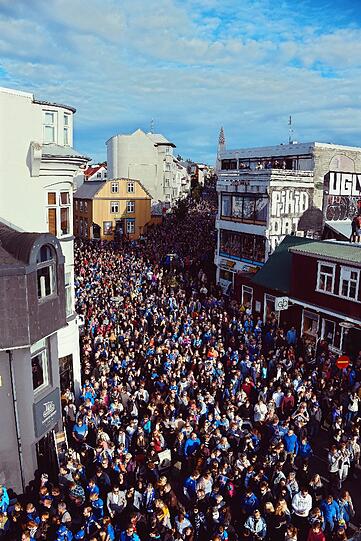 Zigtausende Fans ihre isländischen EM-Helden wieder in der Heimat empfangen. Die Bilder.