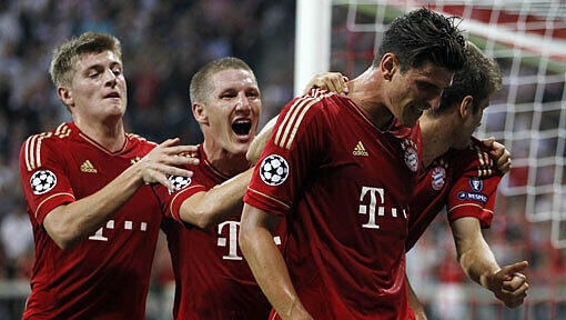Mario Gomez war ganz klar der Held des heutigen Spiels gegen Manchester City. Mario Gomez war ganz klar der Held des heutigen Spiels gegen Manchester City.
