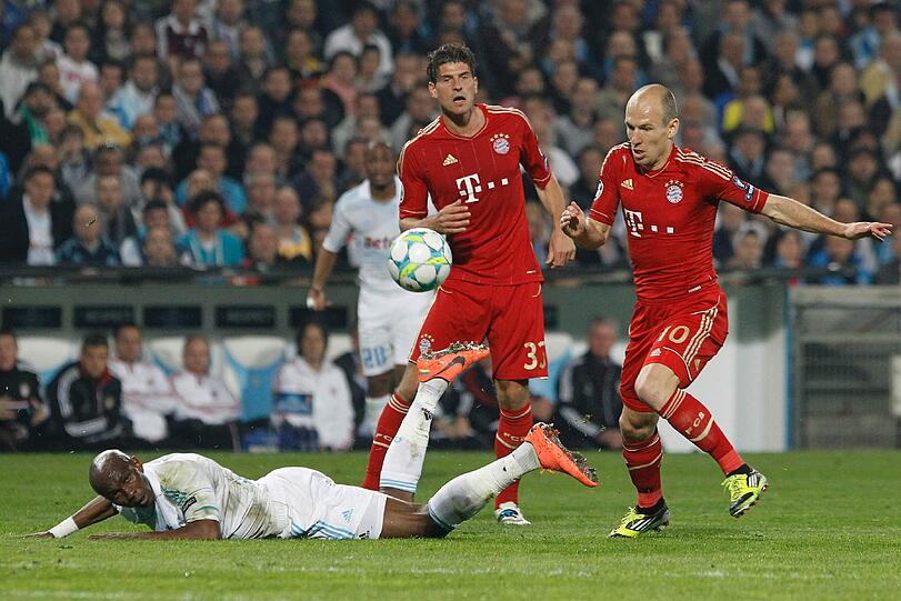 Der FC Bayern gewinnt in einem mäßigen Spiel souverän mit 2:0 bei Olympique Marseille und kann fürs Halbfinale gegen Real Madrid planen. Schweinsteiger holt sich Gelbsperre fürs Rückspiel - sehen Sie hier die Bilder...
