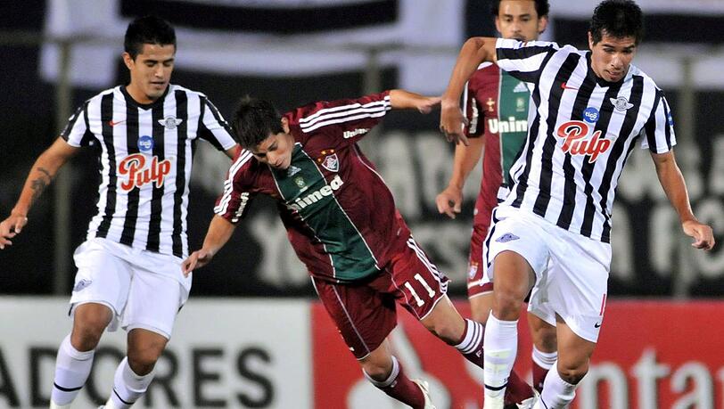 Platz 4: Darío Conca. Darío wer? In Europa kennt den Argentinier kaum einer. Der 28-Jährige wurde 2010 als Spieler von Fluminense Rio zu Brasiliens Fußballer des Jahres gewählt, wechselte 2011 zum chinesischen Erstligisten Guangzhou Evergrande. Sein fürstliches Netto-Gehalt soll dort zwischen 10,6 und 13,3 Millionen Euro jährlich liegen! Platz 4: Darío Conca. Darío wer? In Europa kennt den Argentinier kaum einer. Der 28-Jährige wurde 2010 als Spieler von Fluminense Rio zu Brasiliens Fußballer des Jahres gewählt, wechselte 2011 zum chinesischen Erstligisten Guangzhou Evergrande. Sein fürstliches Netto-Gehalt soll dort zwischen 10,6 und 13,3 Millionen Euro jährlich liegen!