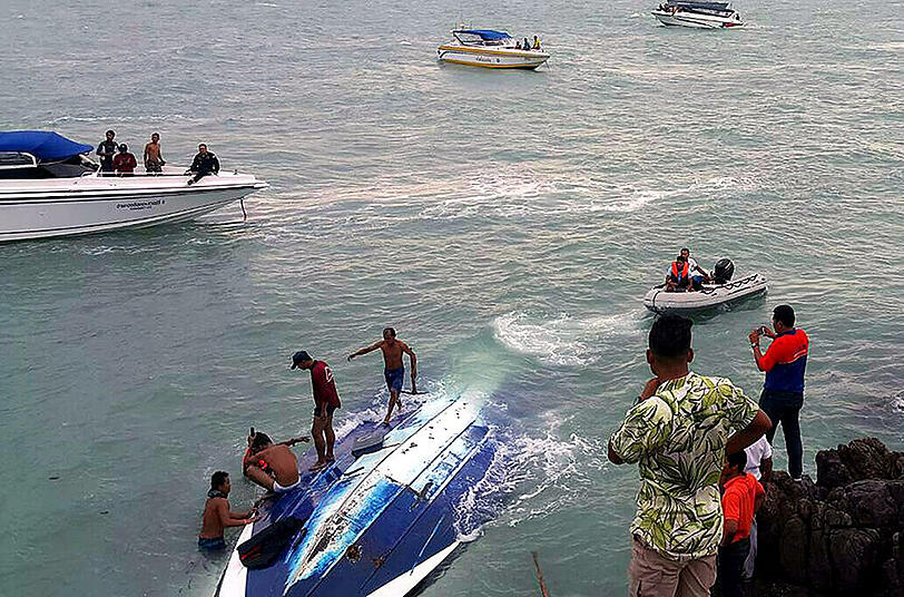 Bei einem Bootsausflug vor Koh Samui sind mindestens drei Touristen gestorben, darunter eine Münchnerin. Die Bilder von der Unglücksstelle.