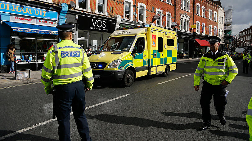 Terror-Alarm in London: In einer U-Bahn kam es zu einer Explosion, die Polizei ist mit einem Riesen-Aufgebot vor Ort. Die Bilder.
