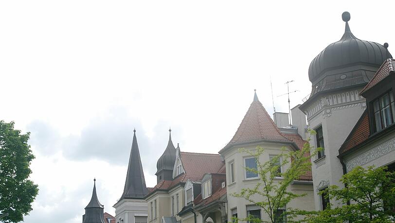 Die Hausfassade mit vielen Türmen. Die Hausfassade mit vielen Türmen.