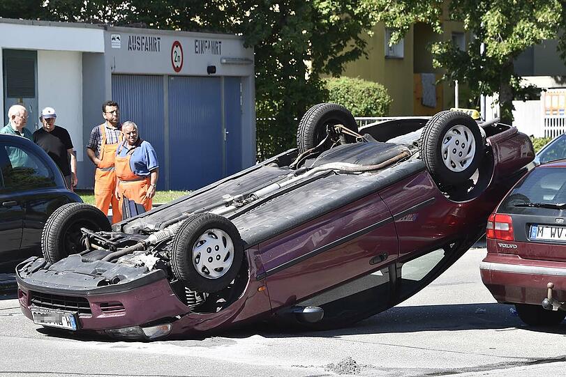 Die Fahrerin wurde bei dem Unfall nur leicht verletzt.
