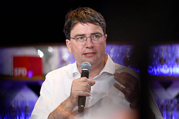 SPD-Abgeordneter Florian von Brunn hat das Steuer-Versprechen des CSU-Chefs in einer Anfrage kritisch durchleuchtet. SPD-Abgeordneter Florian von Brunn hat das Steuer-Versprechen des CSU-Chefs in einer Anfrage kritisch durchleuchtet.