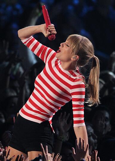 Taylor Swift weiß wie man die Halle zum kochen bringt.