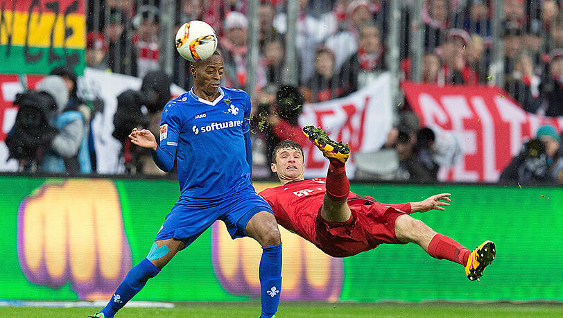 Thomas Müller trifft per Fallrückzieher zum 2:1 gegen Darmstadt. Thomas Müller trifft per Fallrückzieher zum 2:1 gegen Darmstadt.