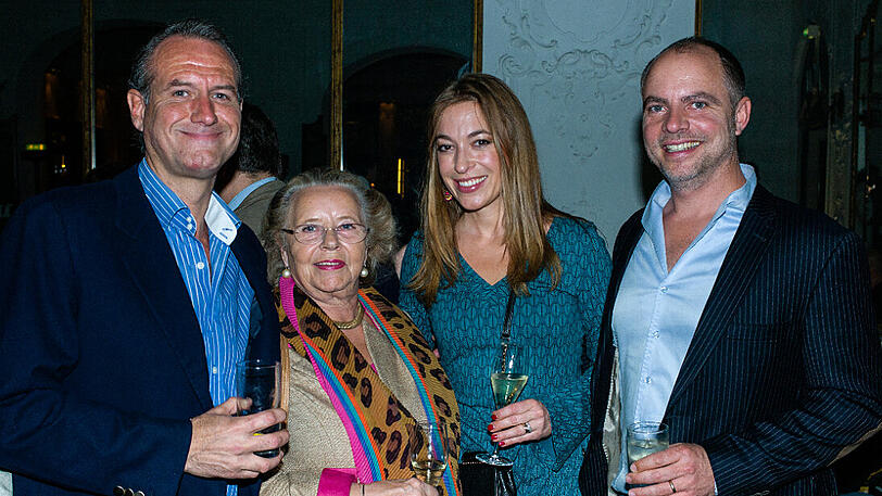 Leopoldine Gräfin Arco-Valley Stengel mit Sohn Maximilian, Beatrice Freifrau von Lüdinghausen mit ihrem Mann Carlo Meixner.