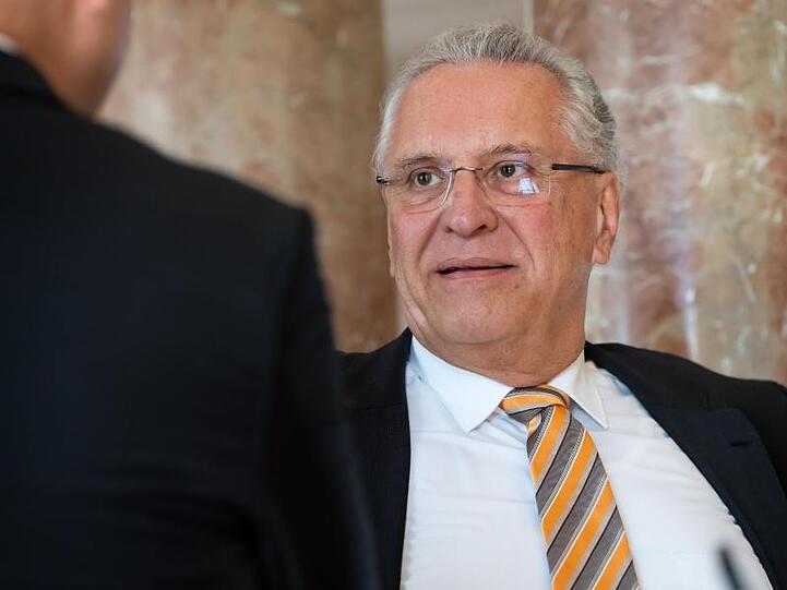 Joachim Herrmann (CSU), Innenminister von Bayern, nimmt an einer Sitzung teil. Foto: Sven Hoppe/dpa-Pool/dpa