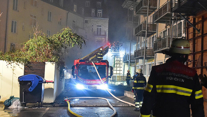In der Wendelsteinstraße kam es in der Nacht von Mittwoch auf Donnerstag zu einem Gebäudebrand.