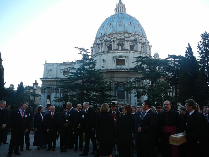 Eine bayerische Delegation besucht den Papst und gratuliert zum Geburtstag. Die AZ war für Sie in Rom. Die Bilder.