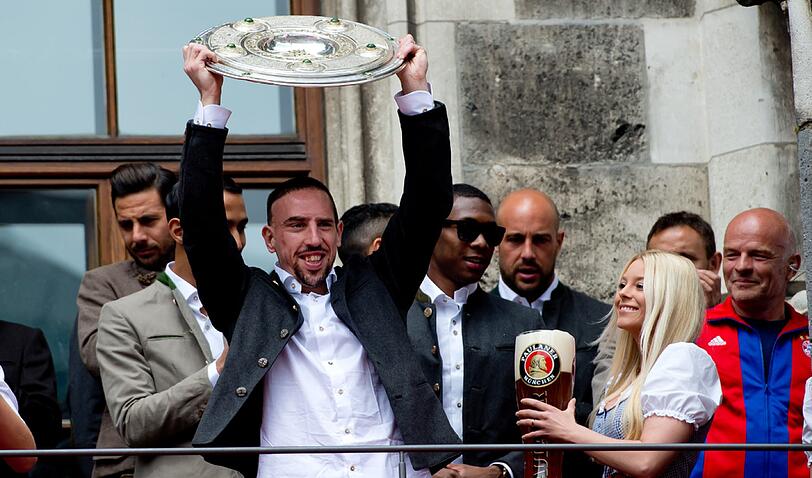 Der FC Bayern feierte am Pfingstsonntag die doppelte Meisterschaft. Die Bilder vom Rathausbalkon am Marienplatz.