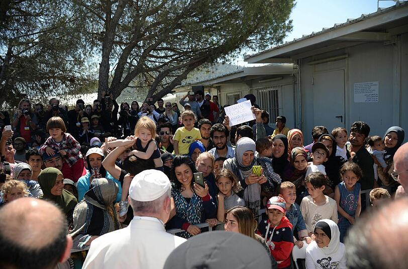Auf der griechischen Insel Lesbos besuchte Papst Franziskus ein Aufnahmelager für Flüchtlinge.